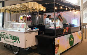 Mobilny punkt gastronomiczny podczas wydarzenia
